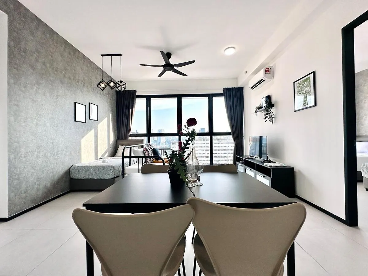 Groups & Families Spacious Infinity Pool 3Br 10Pax George Town