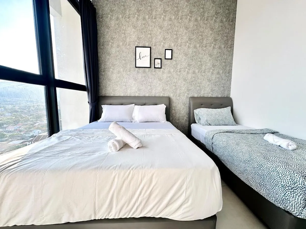 Groups & Families Spacious Infinity Pool 3Br 10Pax George Town