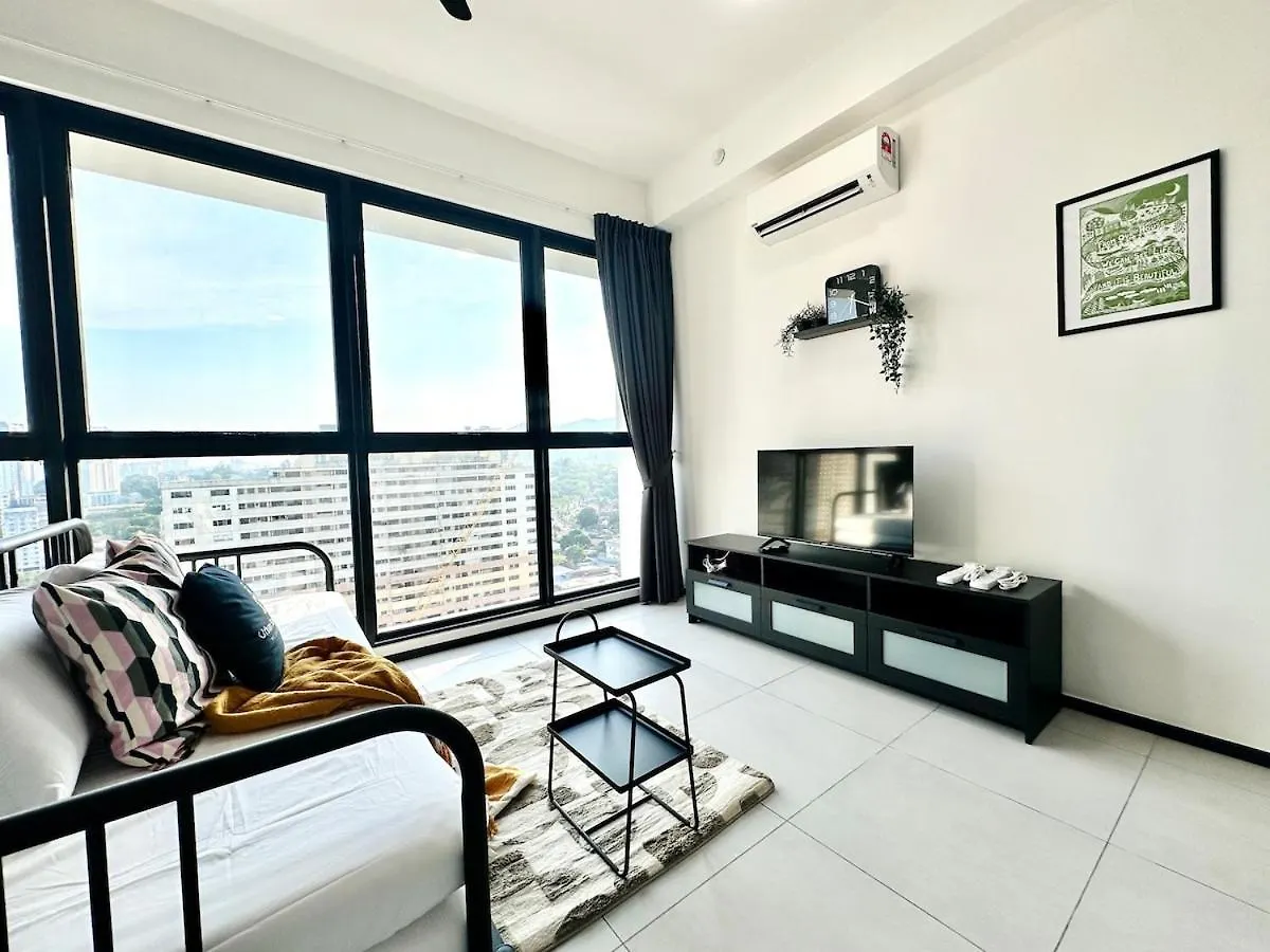 Groups & Families Spacious Infinity Pool 3Br 10Pax George Town Apartment