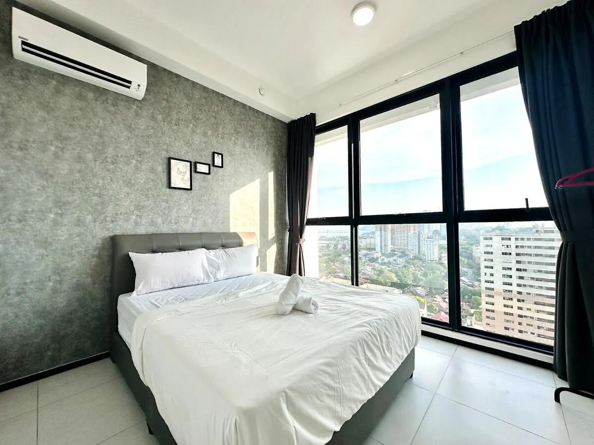 Groups & Families Spacious Infinity Pool 3Br 10Pax George Town
